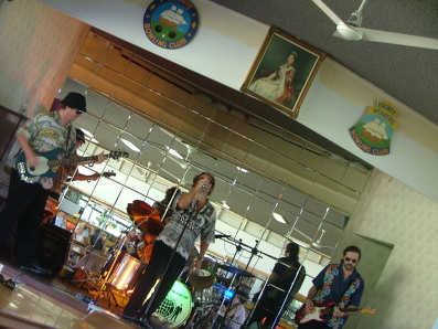 The Men from U.N.C.L.E. live at Bronte Bowling Club, Sun. 7 Jan. 2007.  Photo by N. Everingham.