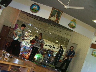 The Men from U.N.C.L.E. live at Bronte Bowling Club, Sun. 7 Jan. 2007.  Photo by N. Everingham.