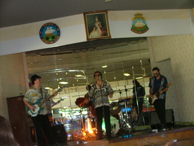 The Men from U.N.C.L.E. live at Bronte Bowling Club, Sun. 7 Jan. 2007.  Photo by N. Everingham.