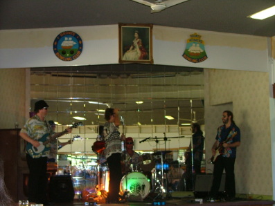 The Men from U.N.C.L.E. live at Bronte Bowling Club, Sun. 7 Jan. 2007.  Photo by N. Everingham.