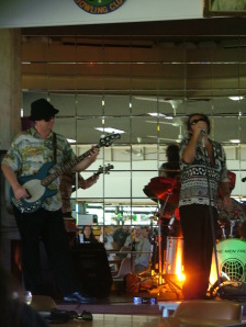 The Men from U.N.C.L.E. live at Bronte Bowling Club, Sun. 7 Jan. 2007.  Photo by N. Everingham.
