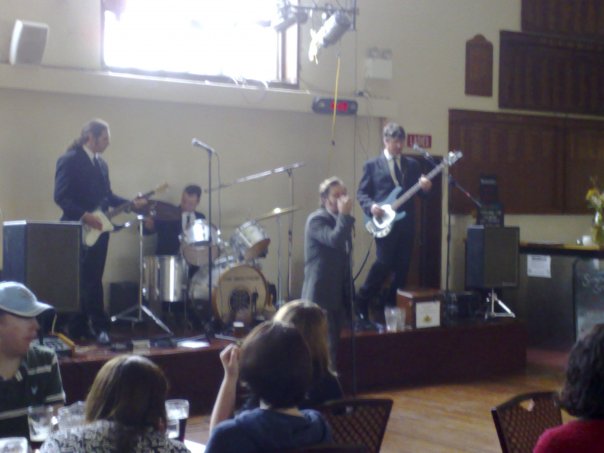 live on stage at the Waverley Bowling Club, shot by Su